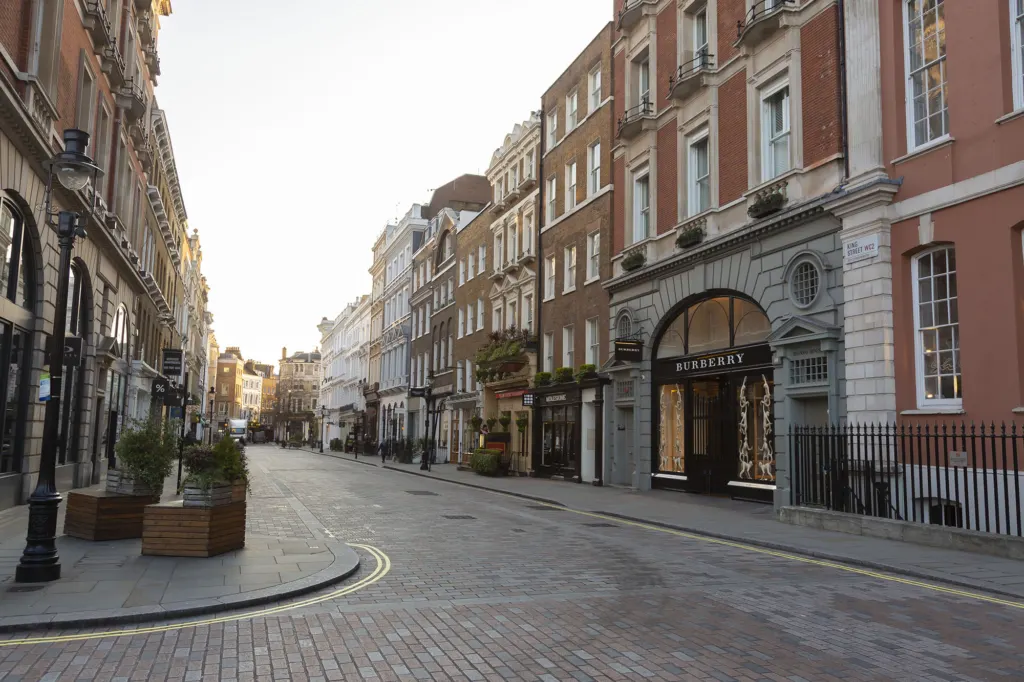 London Lockdown 2020 — documentary and landscape photograph in London, UK, frame 9 of 44.